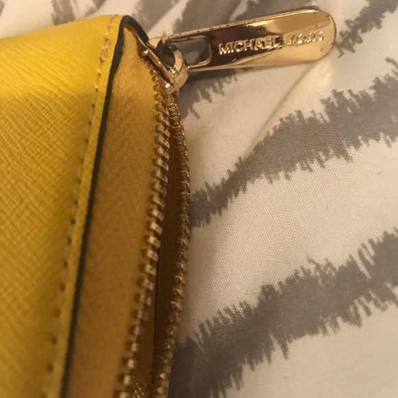 Michael Kors Wristlet/Wallet - Picture 8 of 8